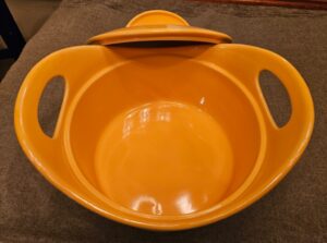 Yellow-Enamel-Cast-Iron-Casserole-Dish-second-image