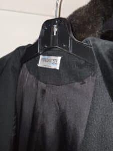Black-wool-blend-coat-with-velvet-trim-second-image