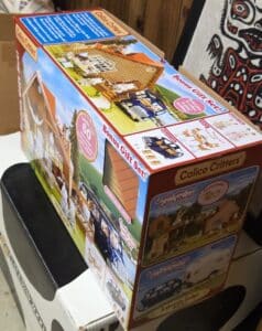 Calico-Critters-Lakeside-Lodge-Gift-Set-second-image