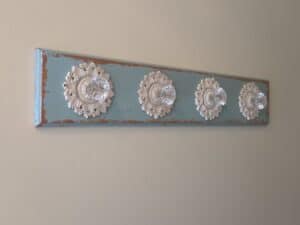 Distressed-Wood-Hook-Rack-with-Glass-Knobs