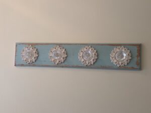 Distressed-Wood-Hook-Rack-with-Glass-Knobs-second-image