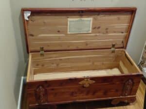 Ed-Roos-Company-Forest-Park-Line-Cedar-Chest-second-image