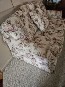 Floral-Upholstered-Loveseat-second-image