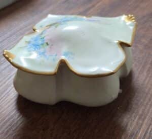 Forget-Me-Not-Porcelain-Trinket-Box-second-image