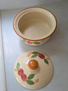 Franciscan-Apple-Covered-Casserole-Dish-second-image