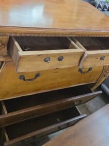 French-Provincial-Style-Bombe-Chest-second-image