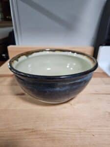 Hand-Thrown-Studio-Pottery-Bowl-Signed-Leon-1