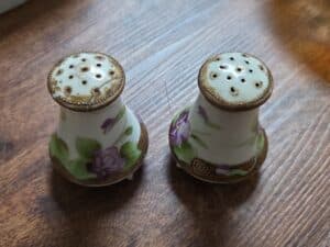 Hand-painted-Nippon-Violets-Salt-Pepper-Shakers