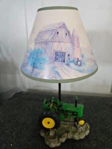 John-Deere-Tractor-Lamp-with-Barn-Scene-Shade-second-image-1