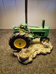 John-Deere-Tractor-Lamp-with-Barn-Scene-Shade-third-image-1