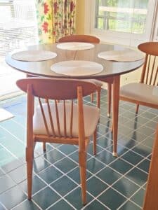 Mid-Century-Modern-Dining-Set-by-Hans-Olsen-for-Frem-Rjle-second-image