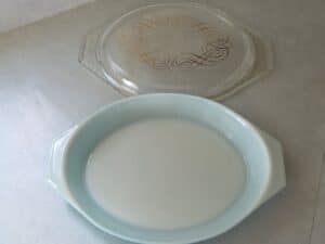 Pyrex-Golden-Scroll-.-Quart-Casserole-second-image
