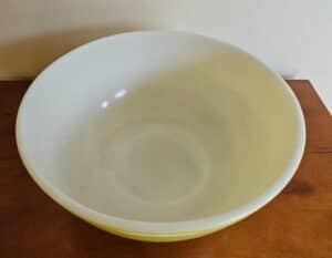 Pyrex-Yellow-Mixing-Bowl-second-image