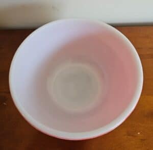 Red-Pyrex-Mixing-Bowl-second-image