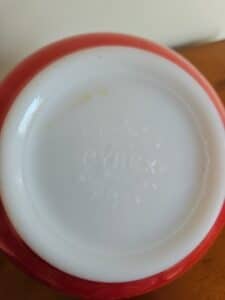 Red-Pyrex-Mixing-Bowl-third-image