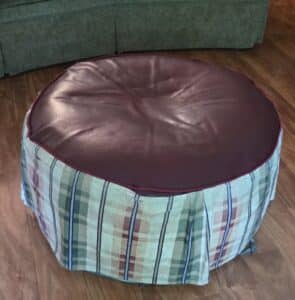 Round-upholstered-ottoman