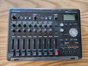 Tascam-DP-SD-Portastudio-1