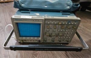 Tektronix-Digital-Oscilloscope-second-image-1