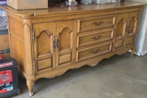 Thomasville-French-Provincial-Serpentine-Nine-Drawer-Dresser