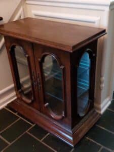Traditional-Mahogany-Display-Cabinet-second-image
