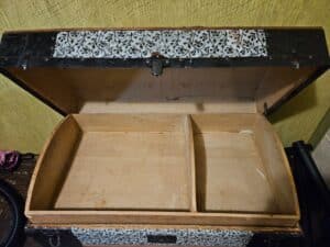 Victorian-Embossed-Dome-Top-Trunk-second-image
