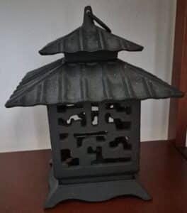 Vintage-Cast-Iron-Japanese-Pagoda-Lantern