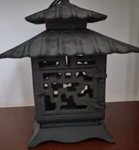 Vintage-Cast-Iron-Japanese-Pagoda-Lantern-second-image