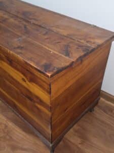 Vintage-Cedar-Hope-Chest-third-image