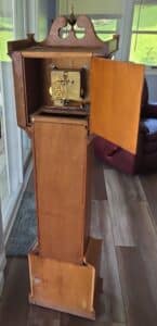 Vintage-Emperor-Grandfather-Clock-fifth-image
