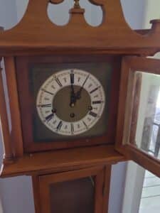 Vintage-Emperor-Grandfather-Clock-third-image