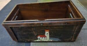 Vintage-Folk-Art-Painted-Wooden-Storage-Trunk-with-Lighthouse-Motif