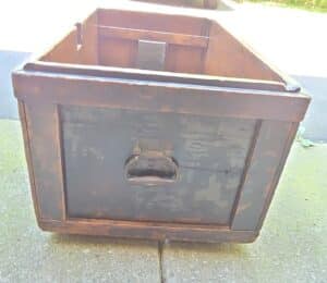Vintage-Folk-Art-Painted-Wooden-Storage-Trunk-with-Lighthouse-Motif-fifth-image