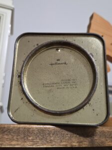 Vintage-Hallmark-Fun-Discovery-Adventure-Tin-second-image
