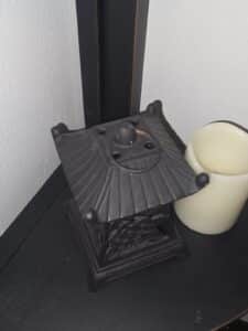 Vintage-Japanese-Cast-Iron-Pagoda-Lantern-second-image