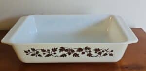 Vintage-Pyrex-Golden-Acorn-Baking-Dish