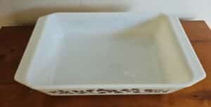 Vintage-Pyrex-Golden-Acorn-Baking-Dish-second-image