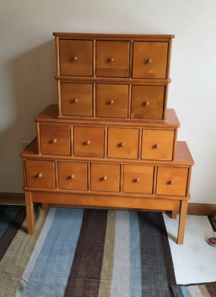 Vintage Quilts, Pyrex Bowls & Depression Glass Sale