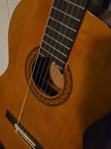 Yamaha-C-Classical-Guitar-third-image
