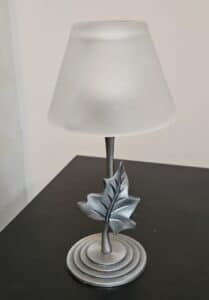 Frosted-glass-leaf-lamp