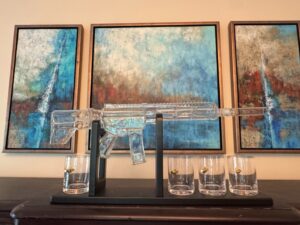 AR-Rifle-Whiskey-Decanter-Set-with-Bullet-Glasses
