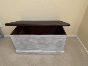 Distressed-White-Blanket-Chest-or-Storage-Trunk