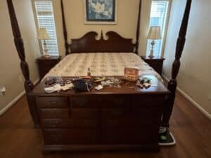 Kincaid-Furniture-Hadleigh-Collection-Mahogany-Rice-Carved-Four-Poster-Bedroom-Set-with-Dresser-and-Jewelry-Collection