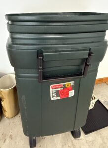 Rubbermaid Rough Neck Trash Bin