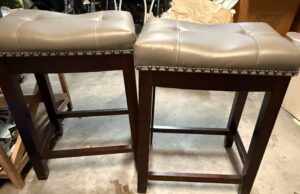 Angel-Line-Cambridge-Padded-Saddle-Bar-Stools-Set-of-