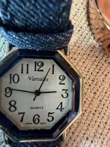 Assorted-Brooches-and-Watches-fourth-image