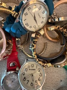 Assorted-Brooches-and-Watches-third-image