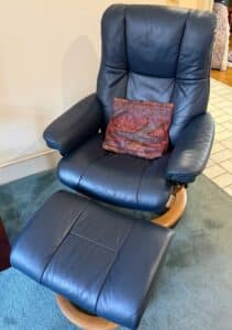 Ekornes-Stressless-Mayfair-Large-Recliner-and-Ottoman