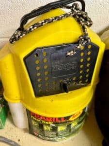 Frabill-Flow-Troll-Quart-Bait-Bucket