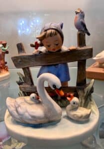 Goebel-Hummel-Feathered-Friends-Figurine-