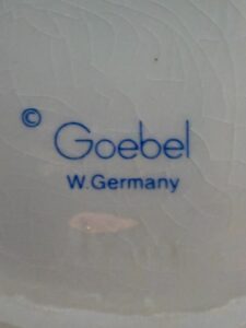 Goebel-Hummel-Feathered-Friends-Figurine-second-image